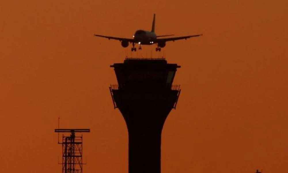 Βρετανία: Έκλεισε ο διάδρομος αεροδρομίου – Υπέστη ζημιά λόγω καύσωνα
